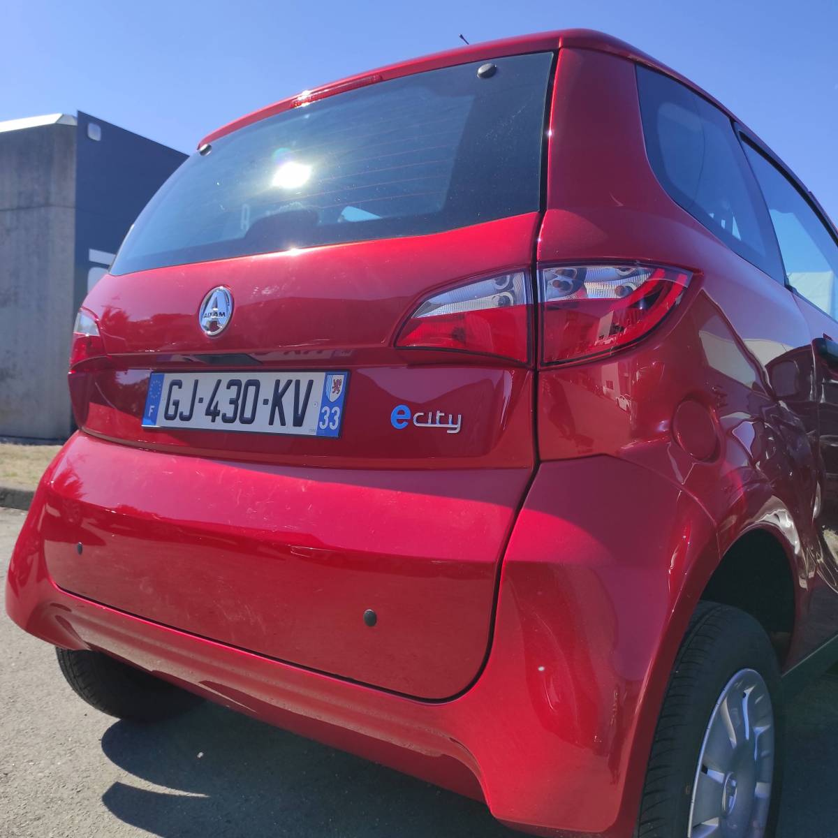 Voiture sans permis Electrique en location à Bordeaux