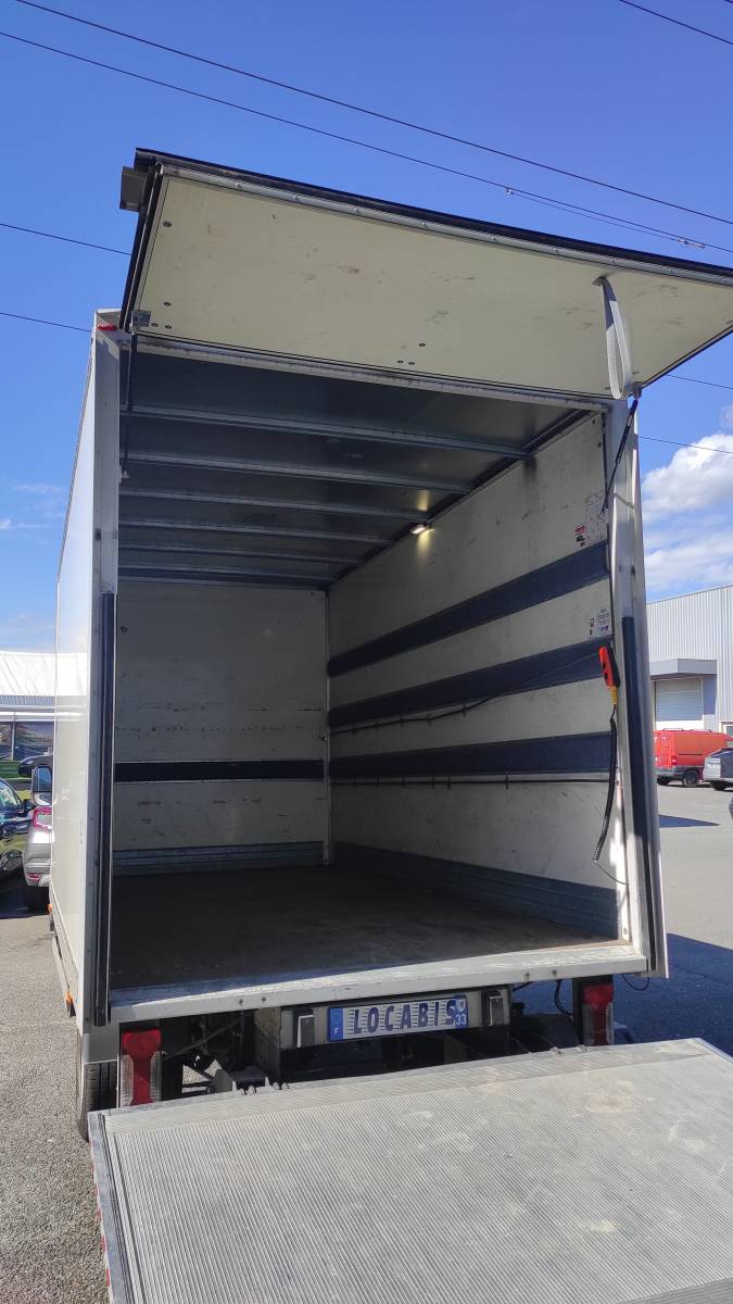 Iveco 20m3 caisse demenageur  avec Hayon total  à Bordeaux