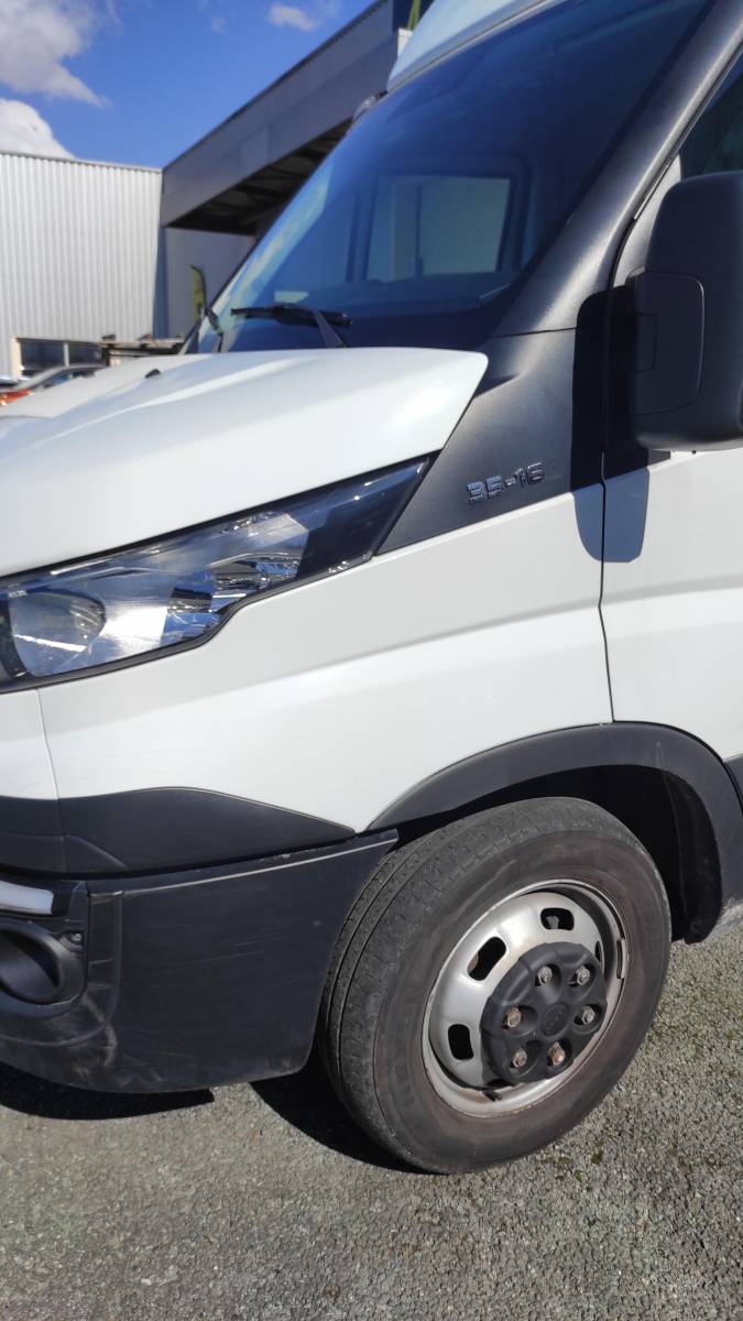 Iveco 20m3 caisse demenageur  avec Hayon total  à Bordeaux