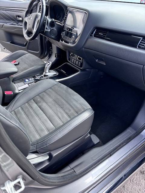 MITSUBHISHI  OUTLANDER