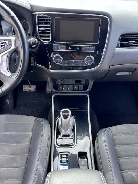 MITSUBHISHI  OUTLANDER