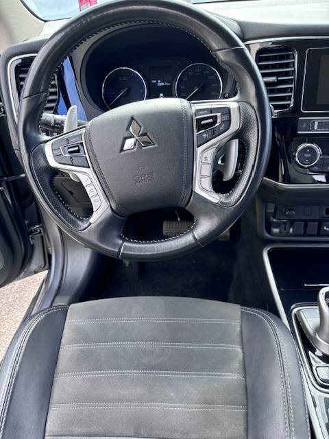 MITSUBHISHI  OUTLANDER