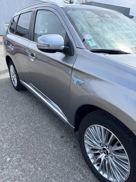 MITSUBHISHI  OUTLANDER