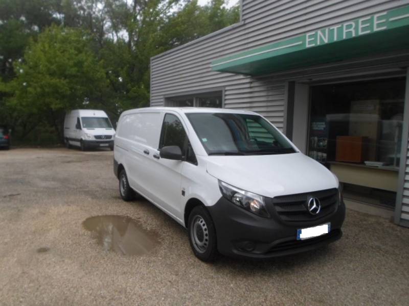 Fourgon Mercedes Vito en LLD à Bruges