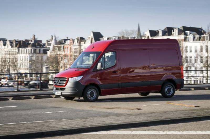 Mercedes Sprinter fourgon en location longue durée à Mérignac